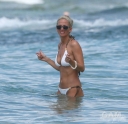 Sarah_Harding_on_the_beach_in_the_Caribbean_03_02_10_282129.jpg