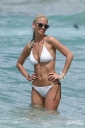 Sarah_Harding_on_the_beach_in_the_Caribbean_03_02_10_28229.jpg