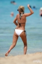 Sarah_Harding_on_the_beach_in_the_Caribbean_03_02_10_282629.jpg