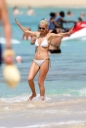 Sarah_Harding_on_the_beach_in_the_Caribbean_03_02_10_283029.jpg