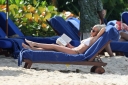 Sarah_Harding_on_the_beach_in_the_Caribbean_03_02_10_283629.jpg