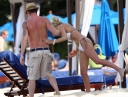 Sarah_Harding_on_the_beach_in_the_Caribbean_03_02_10_286029.jpg