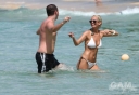 Sarah_Harding_on_the_beach_in_the_Caribbean_03_02_10_28729.jpg