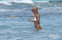 Sarah_Harding_on_the_beach_in_the_Caribbean_03_02_10_28829.jpg