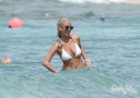 Sarah_Harding_on_the_beach_in_the_Caribbean_03_02_10_288929.jpg