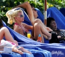 Sarah_Harding_on_the_beach_in_the_Caribbean_04_02_10_281129.jpg