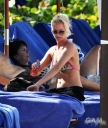 Sarah_Harding_on_the_beach_in_the_Caribbean_04_02_10_281329.jpg