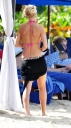 Sarah_Harding_on_the_beach_in_the_Caribbean_04_02_10_281529.jpg