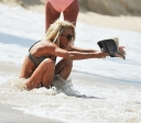 Sarah_Harding_on_the_beach_in_the_Caribbean_06_02_10_281429.jpg