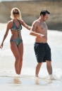 Sarah_Harding_on_the_beach_in_the_Caribbean_06_02_10_28429.jpg