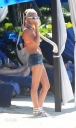 Sarah_Harding_on_the_beach_in_the_Caribbean_07_02_10_28329.jpg