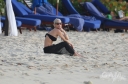 Sarah_Harding_on_the_beach_in_the_Caribbean_31_01_10_281029.jpg