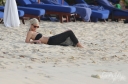 Sarah_Harding_on_the_beach_in_the_Caribbean_31_01_10_281229.jpg