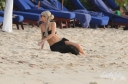 Sarah_Harding_on_the_beach_in_the_Caribbean_31_01_10_281429.jpg