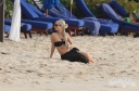Sarah_Harding_on_the_beach_in_the_Caribbean_31_01_10_281529.jpg