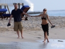 Sarah_Harding_on_the_beach_in_the_Caribbean_31_01_10_281729.jpg