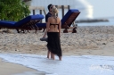 Sarah_Harding_on_the_beach_in_the_Caribbean_31_01_10_281829.jpg