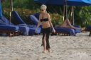 Sarah_Harding_on_the_beach_in_the_Caribbean_31_01_10_28229.jpg