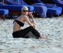 Sarah_Harding_on_the_beach_in_the_Caribbean_31_01_10_282329.jpg