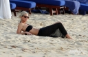 Sarah_Harding_on_the_beach_in_the_Caribbean_31_01_10_282529.jpg