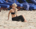 Sarah_Harding_on_the_beach_in_the_Caribbean_31_01_10_282729.jpg