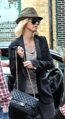 Sarah_Harding_shopping_at_Religion_London_26_03_10_281029.jpg