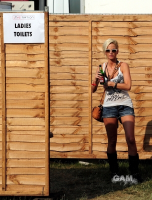 Sarah_at_Day_2_of_the_Hard_Rock_Calling_festival_26_06_10_281829.jpg
