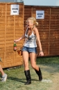 Имя файла=Sarah_at_Day_2_of_the_Hard_Rock_Calling_festival_26_06_10_281029.jpg
Размер файла=892КБ
Размеры=2007x3000
Дата=Март 29, 2012 Sarah_at_Day_2_of_the_Hard_Rock_Calling_festival_26_06_10_281029.jpg