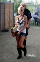 Имя файла=Sarah_at_Day_2_of_the_Hard_Rock_Calling_festival_26_06_10_282329.jpg
Размер файла=703КБ
Размеры=1923x3000
Дата=Март 29, 2012 Sarah_at_Day_2_of_the_Hard_Rock_Calling_festival_26_06_10_282329.jpg