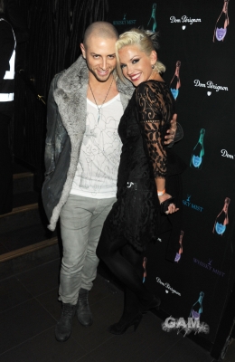 Sarah_attends_Whisky_Mist_s_Tribute_to_Andy_Warhol_21_10_10_28129.jpg