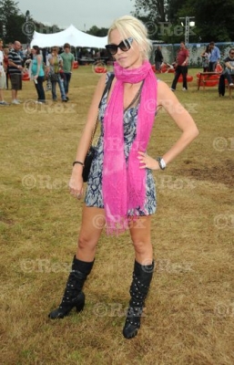 Sarah_Harding_at_V_festival_22_08_10_281729.jpg