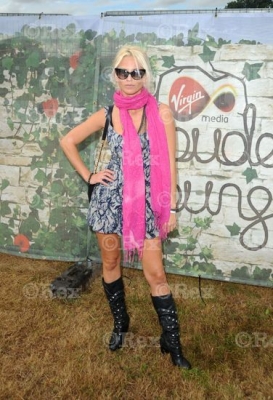 Sarah_Harding_at_V_festival_22_08_10_281829.jpg