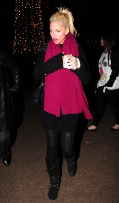 Sarah_Harding_at_Winter_Wonderland_in_Hyde_Park_24_11_10_282629.jpg