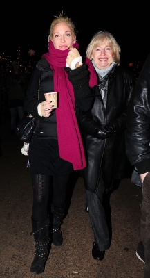 Sarah_Harding_at_Winter_Wonderland_in_Hyde_Park_24_11_10_283129.jpg