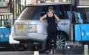 Sarah_Harding_fills_up_her_tank_in_London_04_06_10_281429.jpg