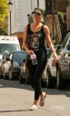 Sarah_Harding_fills_up_her_tank_in_London_04_06_10_28629.jpg