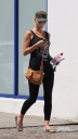 Sarah_Harding_fills_up_her_tank_in_London_04_06_10_28829.jpg