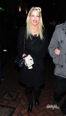 Sarah_Harding_leaving_Capital_FM_in_London_17_12_10_281429.jpg