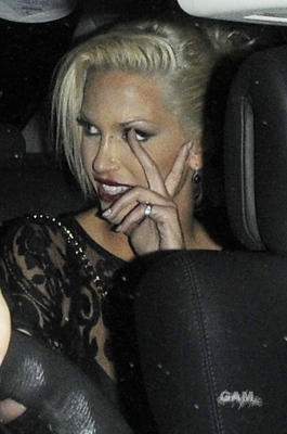 Sarah_Harding_leaving_Mahiki_nightclub_at_6am_22_10_10_28229.jpg