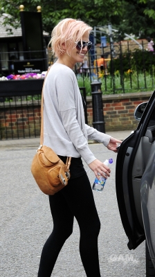 Sarah_Harding_out_in_London_07_07_10_28129.jpg