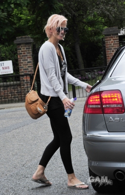 Sarah_Harding_out_in_London_07_07_10_281429.jpg