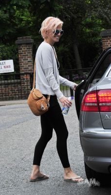 Sarah_Harding_out_in_London_07_07_10_281529.jpg