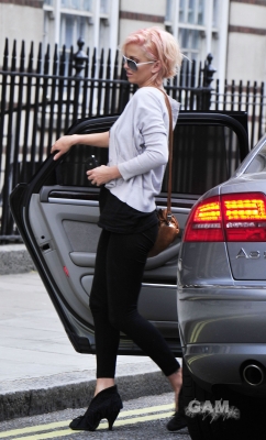 Sarah_Harding_out_in_London_07_07_10_281629.jpg