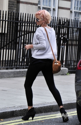Sarah_Harding_out_in_London_07_07_10_281729.jpg
