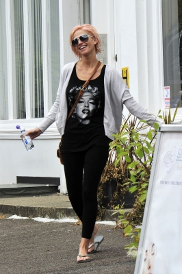 Sarah_Harding_out_in_London_07_07_10_28229.jpg