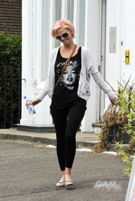 Sarah_Harding_out_in_London_07_07_10_28429.jpg