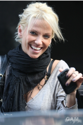 Sarah_Harding_goes_to_the_dentist_151209_28229.jpg