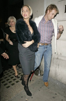 Sarah_Harding_inside_Nobu_101209_281029.jpg