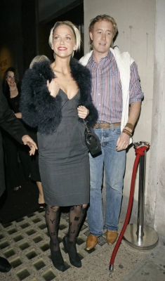 Sarah_Harding_inside_Nobu_101209_281129.jpg