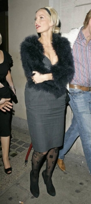 Sarah_Harding_inside_Nobu_101209_281429.jpg